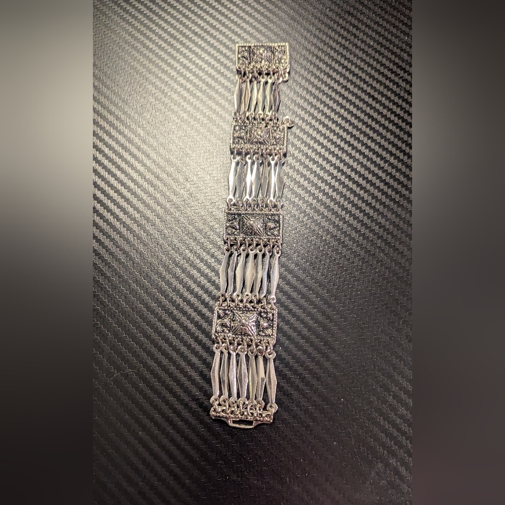 Elegant Silver Tone Bracelet